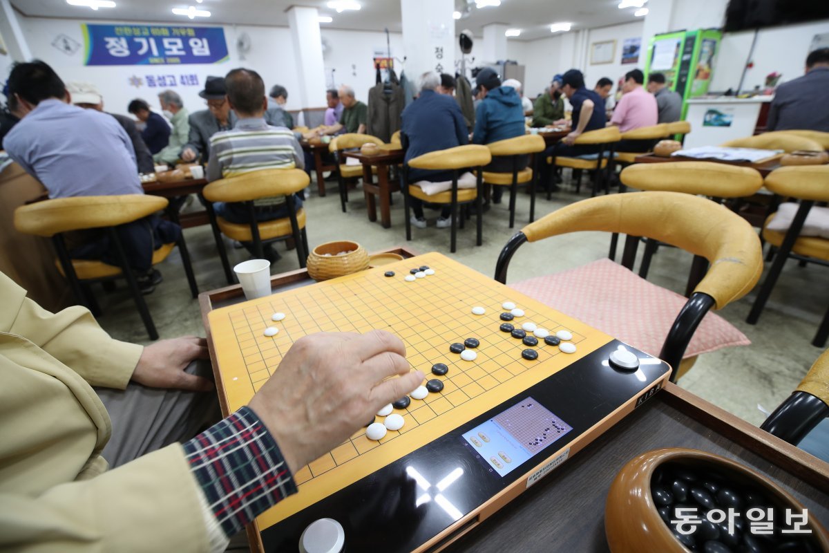 围棋，老人的爱好，人气正在下降……国际象棋变身“年轻游戏”，蓬勃发展 | 东亚日报